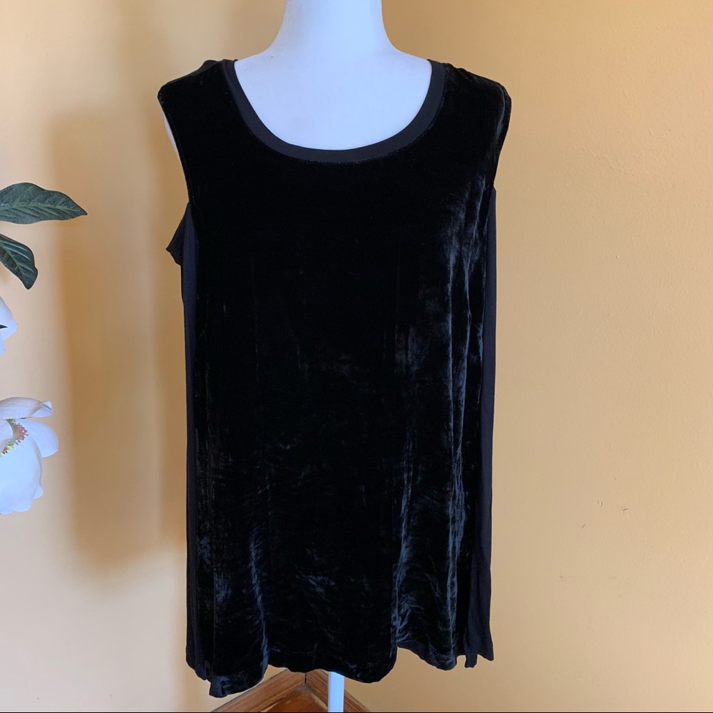 Kate & Mallory Black Cold Shoulder Long Sleeve Hi-Low Velvety Silk Top Size XL.